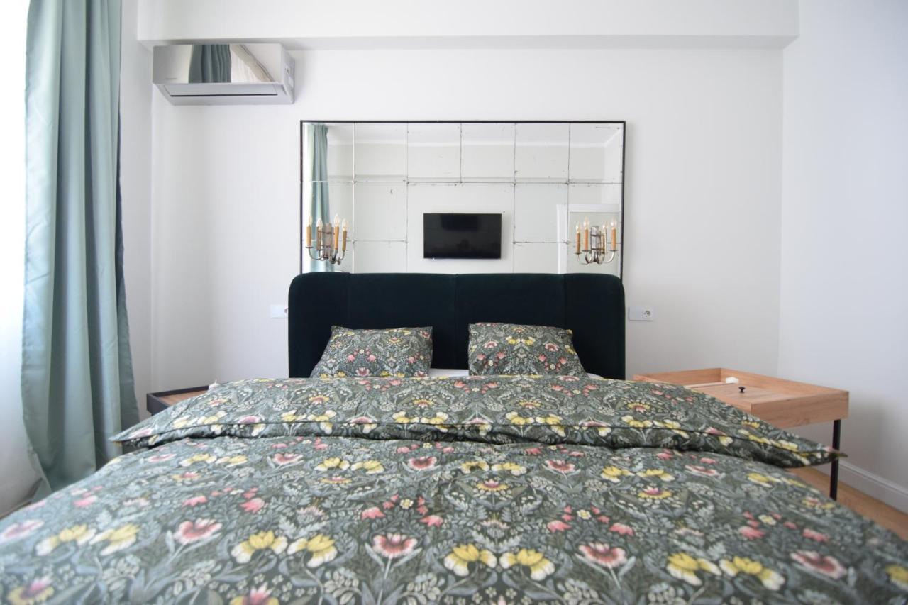 Beautiful Apartment In Old City Bucureşti Ngoại thất bức ảnh