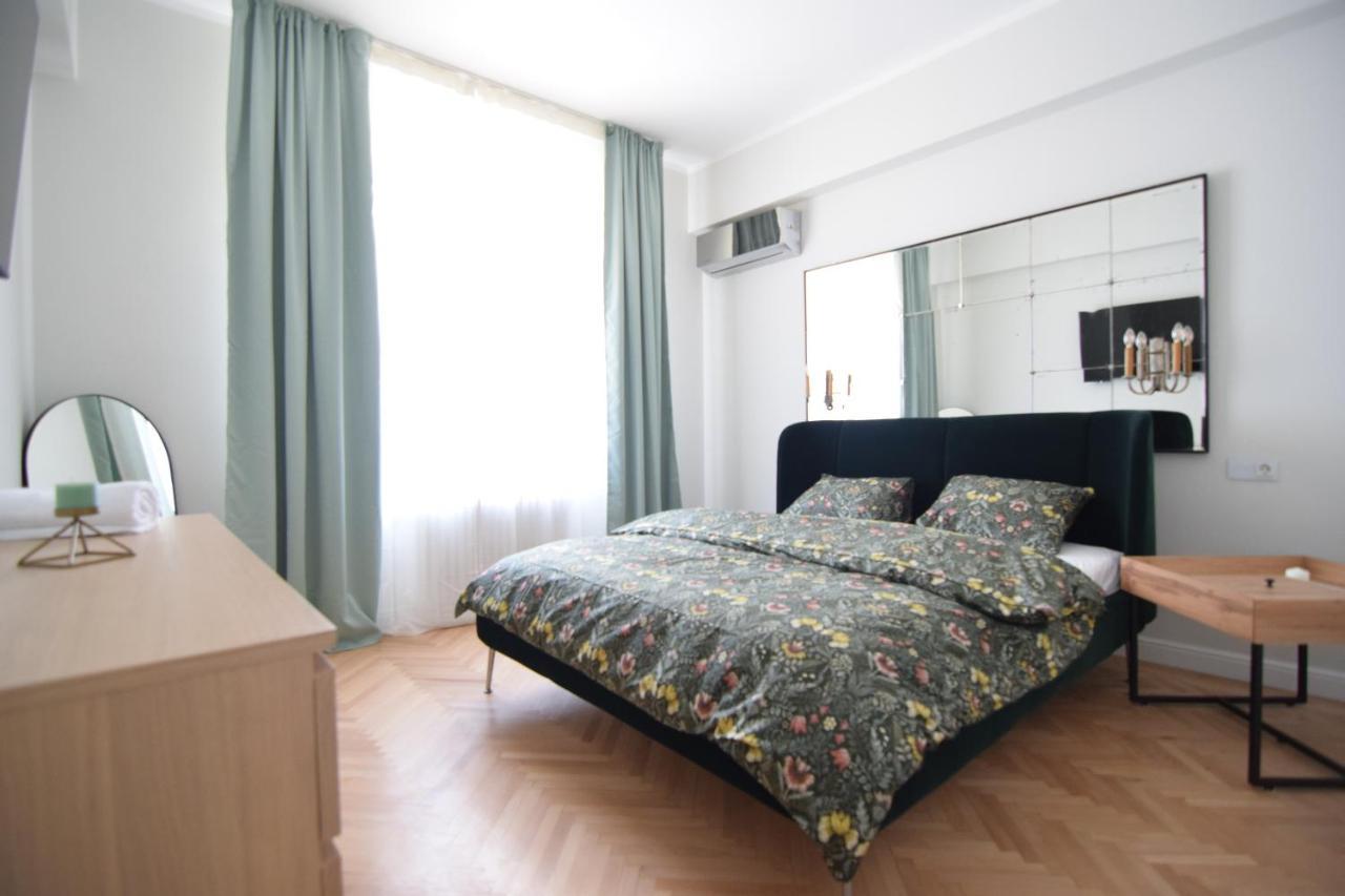 Beautiful Apartment In Old City Bucureşti Ngoại thất bức ảnh
