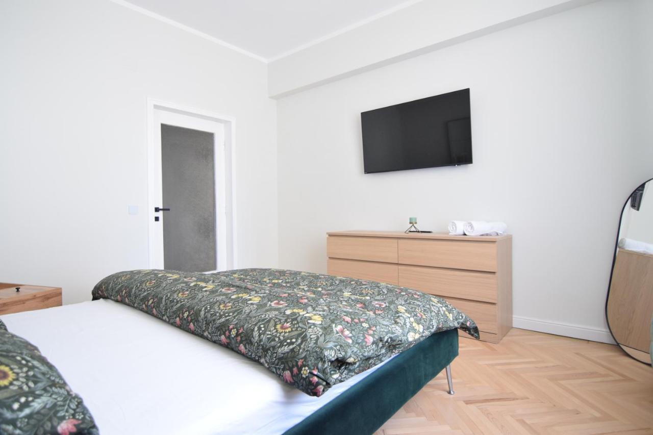 Beautiful Apartment In Old City Bucureşti Ngoại thất bức ảnh