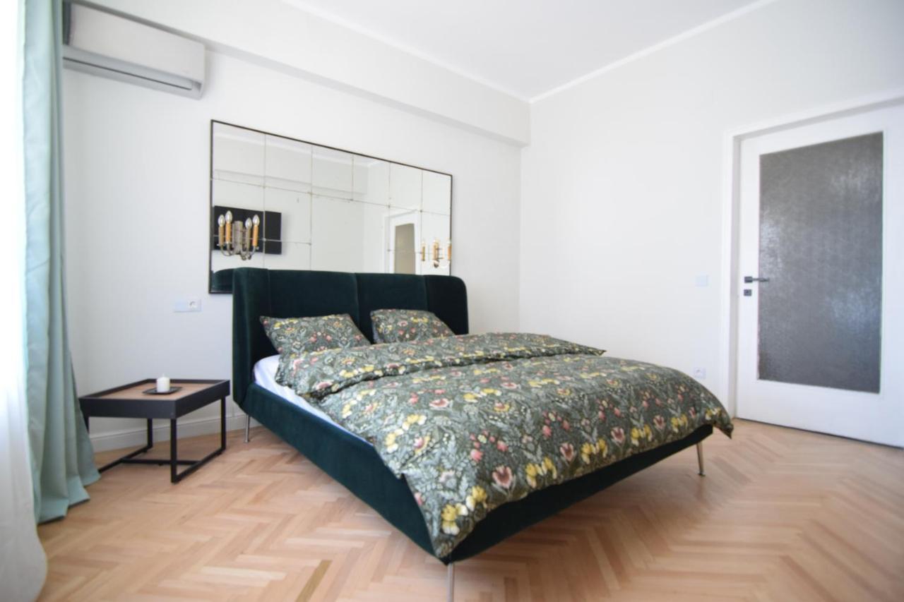 Beautiful Apartment In Old City Bucureşti Ngoại thất bức ảnh